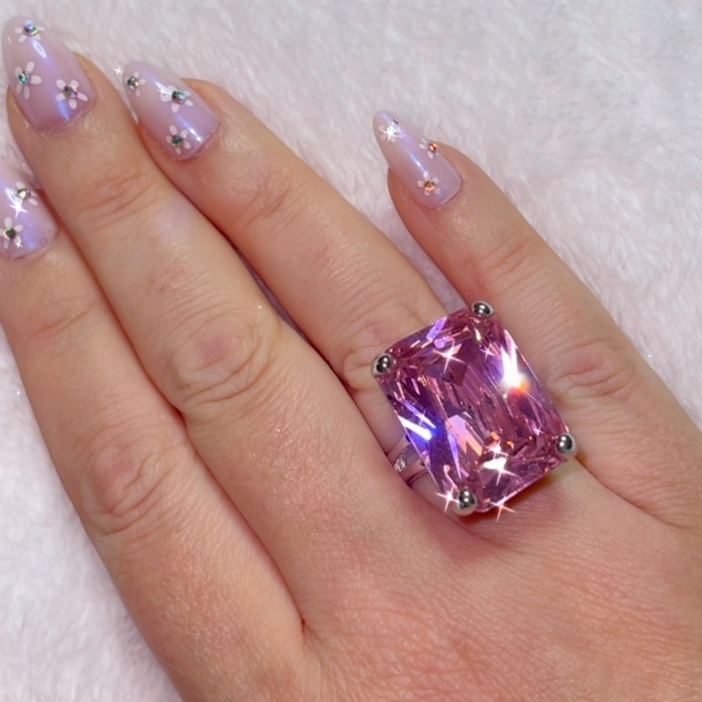 Sz 9 Elegant Pink Crystal Statement Ring